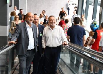 El Gobierno regional formaliza el contrato para la modernización del alumbrado y redes eléctricas de ‘El Terminillo’